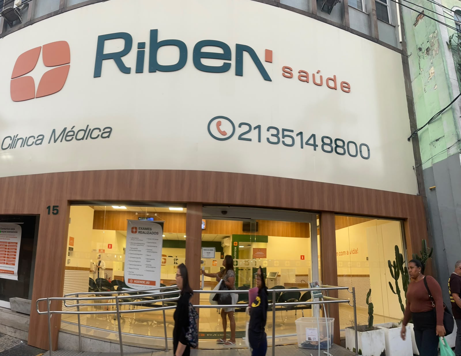 Fachada da clínica no Centro de Niterói